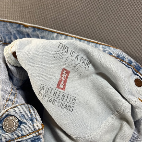 Vintage Levis 505 Jeans Mens Regular Fit Light Wash Denim 34 X 30 - Picture 9 of 10